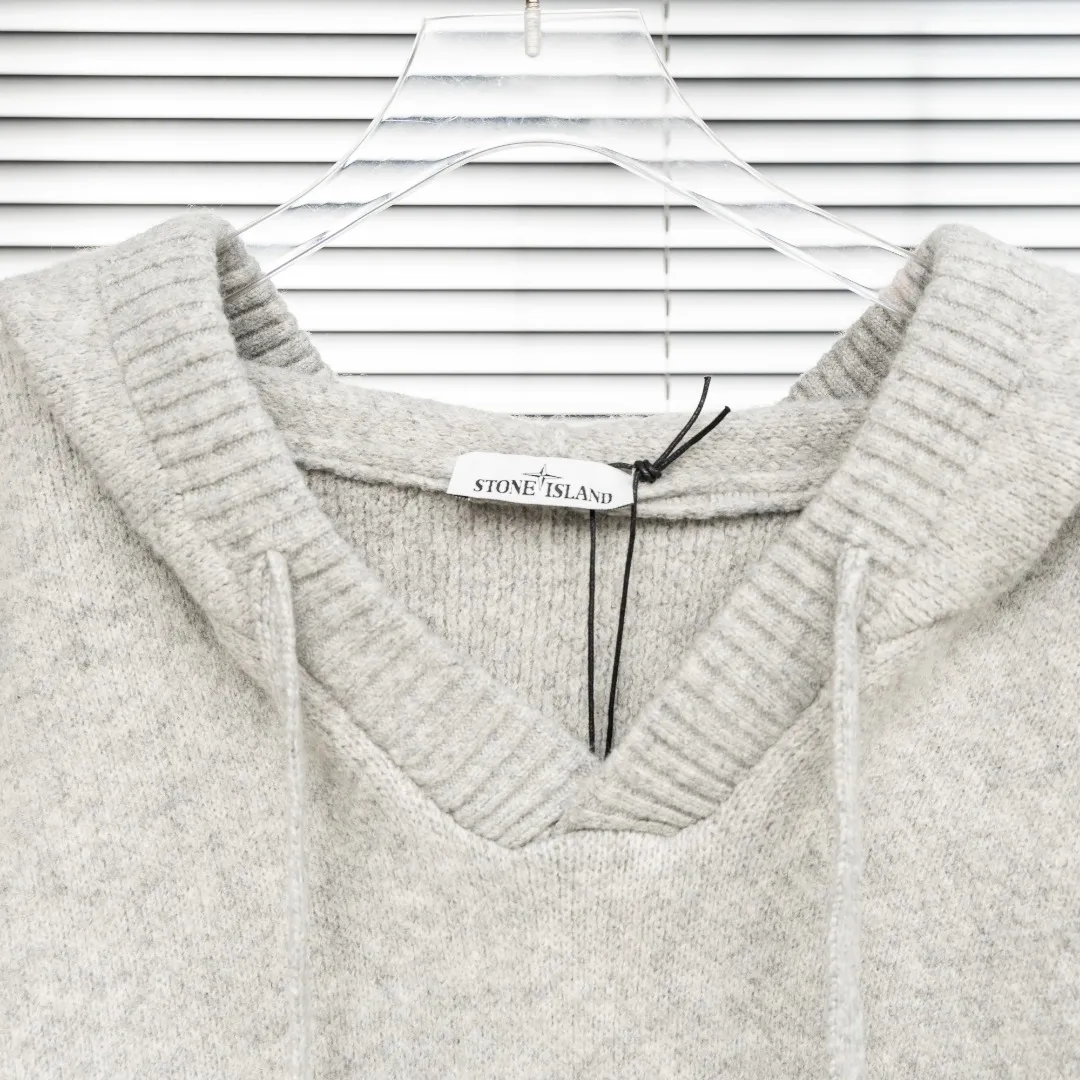 P330 top version (different currencies) Style: Stone Island STONE LSLAND high weight knitted wool V-neck hooded sweater Color: Picture color Size: M-XXXL Fabric: Blended Accessories: Full set of customized accessories No gender distinction, same style for men and women